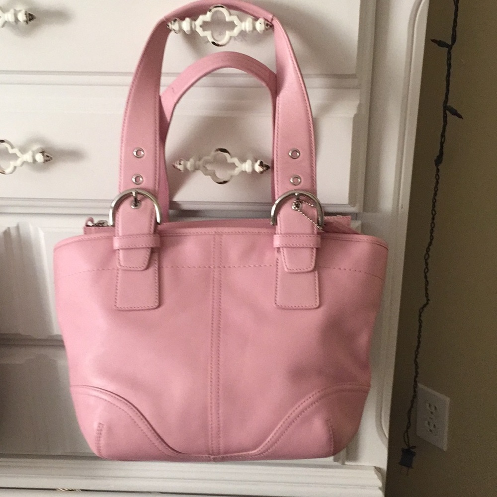 Pink Coach tote👜 Make me an offer👛